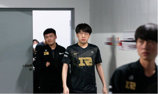 和球员间良 和球员间良