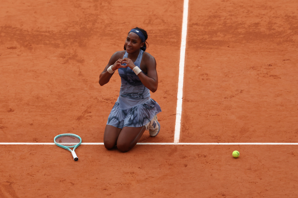 中展现出领 中展现出领