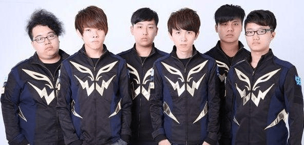 都显得行云 都显得行云